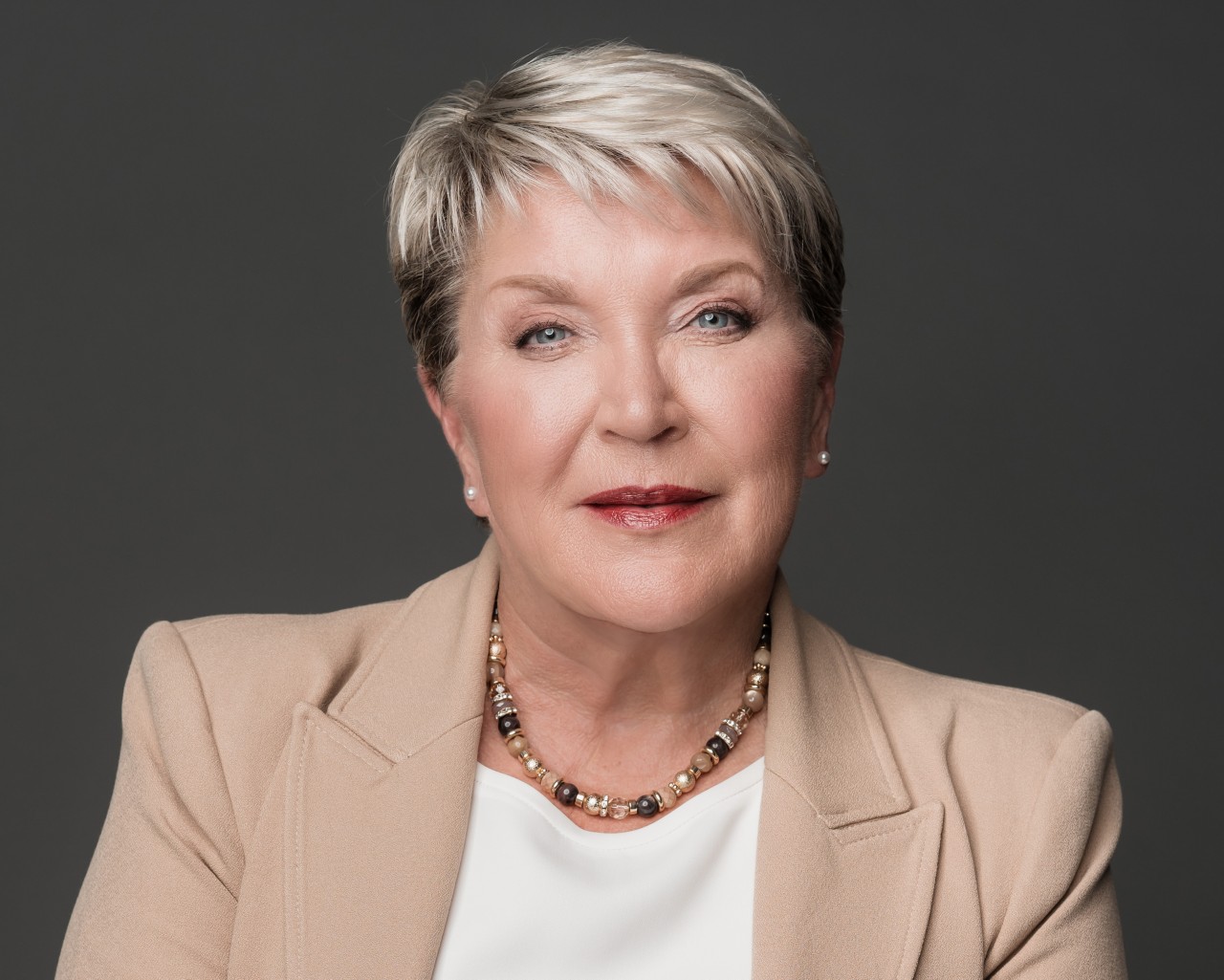 Headshot of Susanne Eickermann-Riepe FRICS.